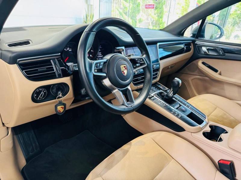 PORSCHE - MACAN T - 2020/2021 - Prata - R$ 376.990,00