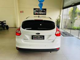 FORD - FOCUS - 2014/2015 - Branca - R$ 55.990,00