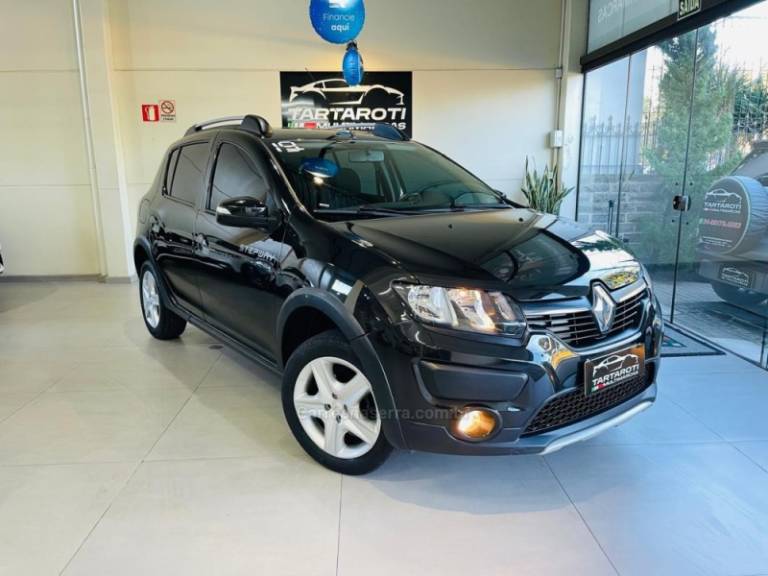 RENAULT - SANDERO - 2018/2019 - Preta - R$ 57.990,00