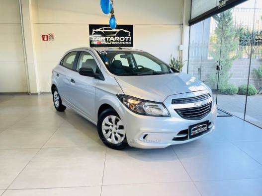 CHEVROLET - ONIX - 2018/2019 - Prata - R$ 54.990,00