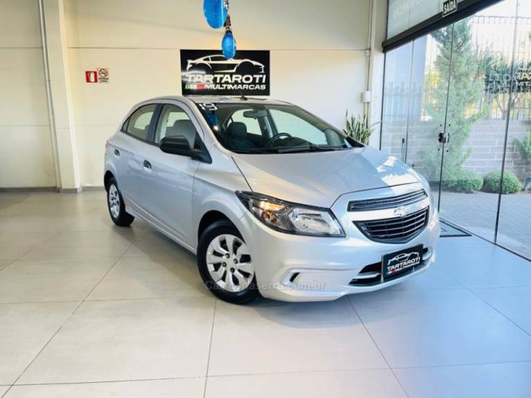 CHEVROLET - ONIX - 2018/2019 - Prata - R$ 54.990,00
