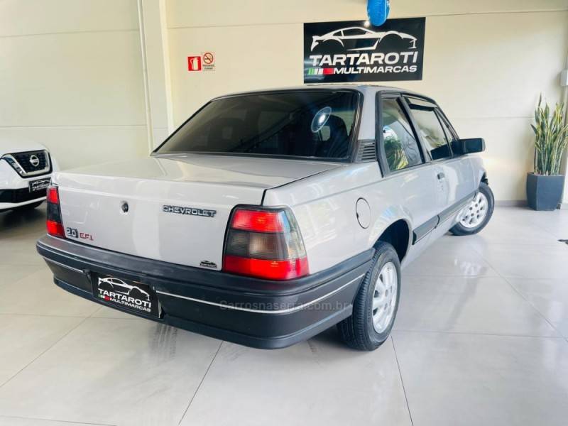 CHEVROLET - MONZA - 1991/1992 - Prata - R$ 17.990,00