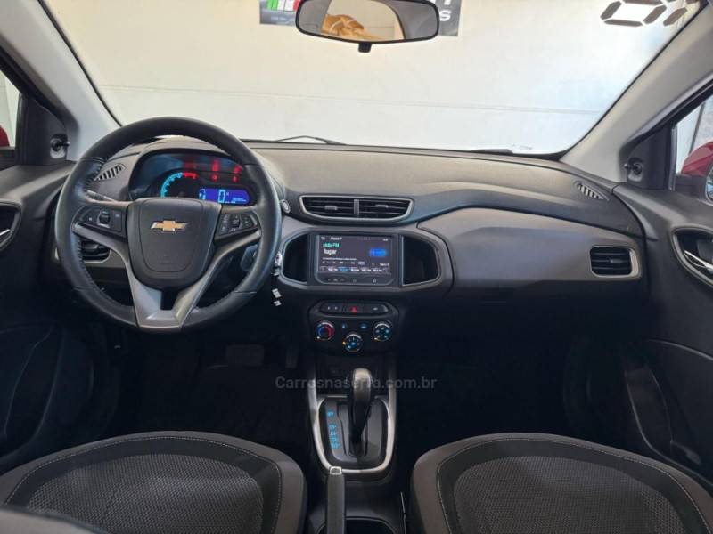 CHEVROLET - PRISMA - 2015/2016 - Vermelha - R$ 57.990,00