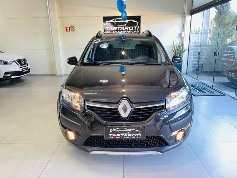 RENAULT - SANDERO - 2018/2019 - Preta - R$ 57.990,00