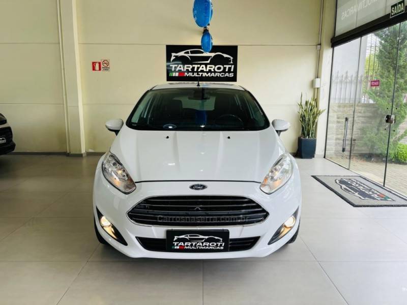 FORD - FIESTA - 2014/2015 - Branca - R$ 47.990,00