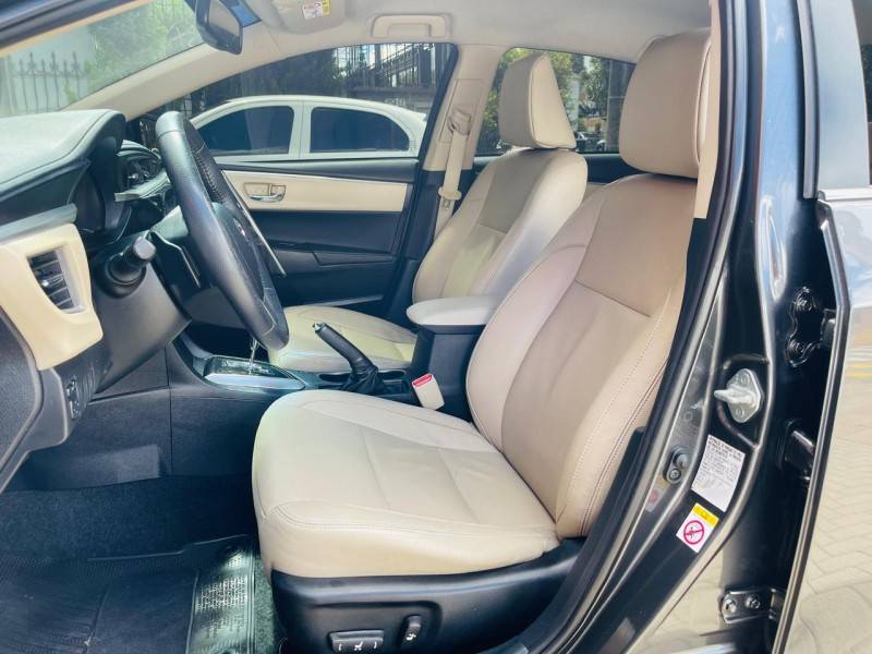TOYOTA - COROLLA - 2015/2015 - Cinza - R$ 88.990,00