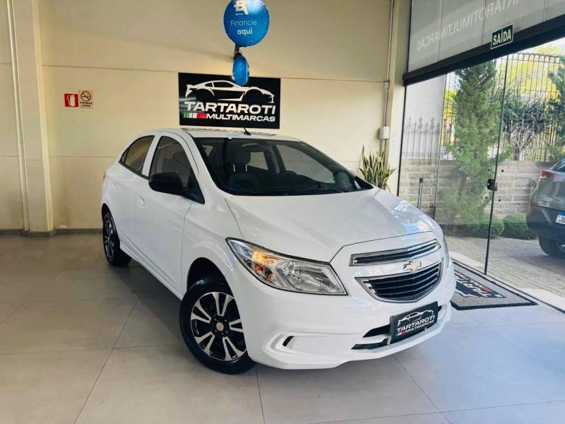 CHEVROLET - ONIX - 2015/2016 - Branca - R$ 48.990,00