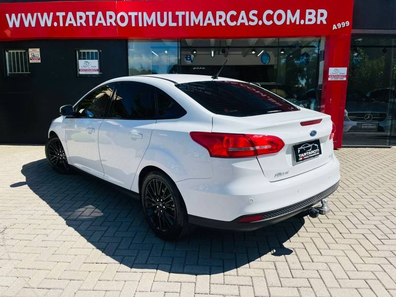 FORD - FOCUS - 2016/2016 - Branca - R$ 57.990,00