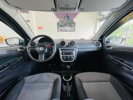 VOLKSWAGEN - VOYAGE - 2011/2012 - Prata - R$ 31.990,00