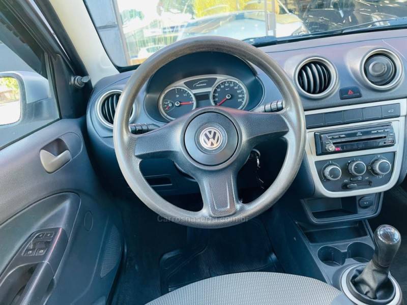 VOLKSWAGEN - VOYAGE - 2011/2012 - Prata - R$ 31.990,00