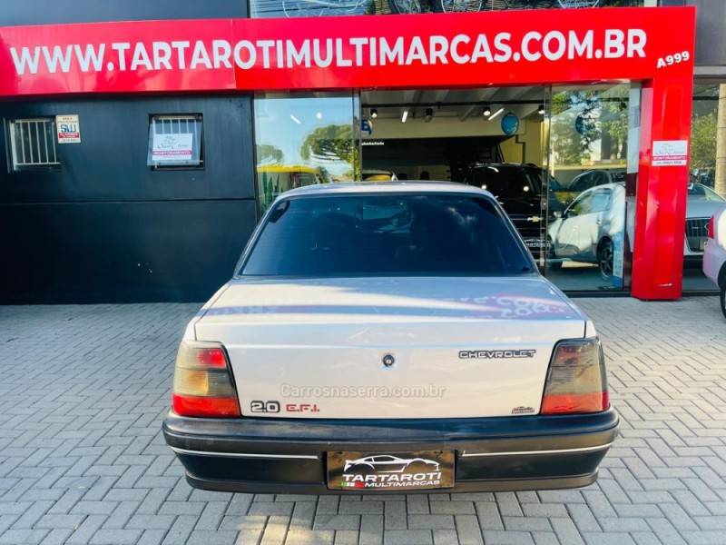 CHEVROLET - MONZA - 1991/1992 - Prata - R$ 18.990,00