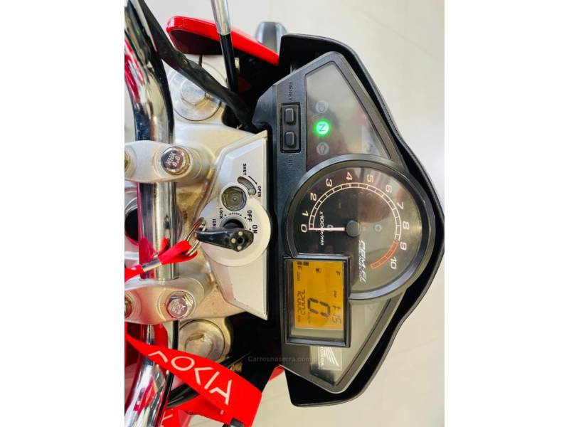 HONDA - CB 300R - 2010/2011 - Vermelha - R$ 13.990,00