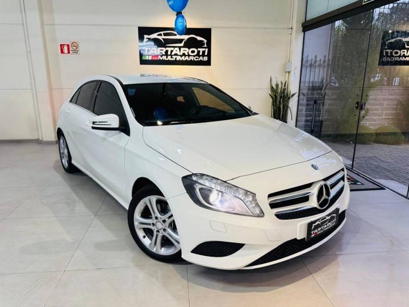 MERCEDES-BENZ - A 200 - 2015/2015 - Branca - R$ 93.990,00