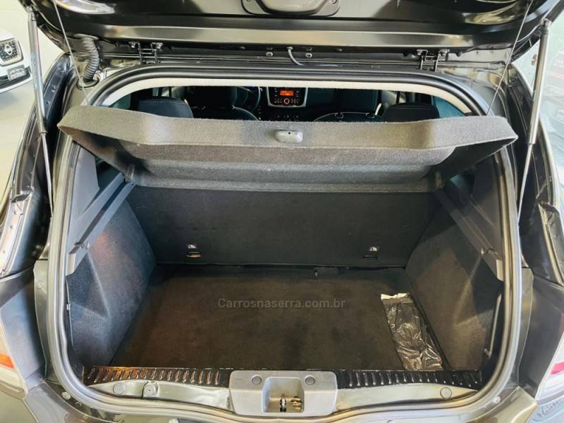 RENAULT - SANDERO - 2018/2019 - Preta - R$ 57.990,00