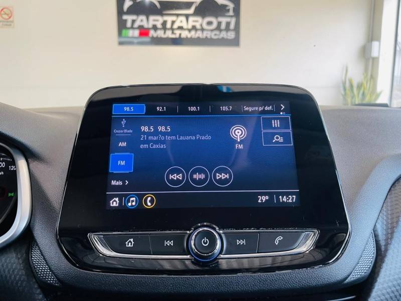 CHEVROLET - ONIX - 2021/2022 - Branca - R$ 77.990,00