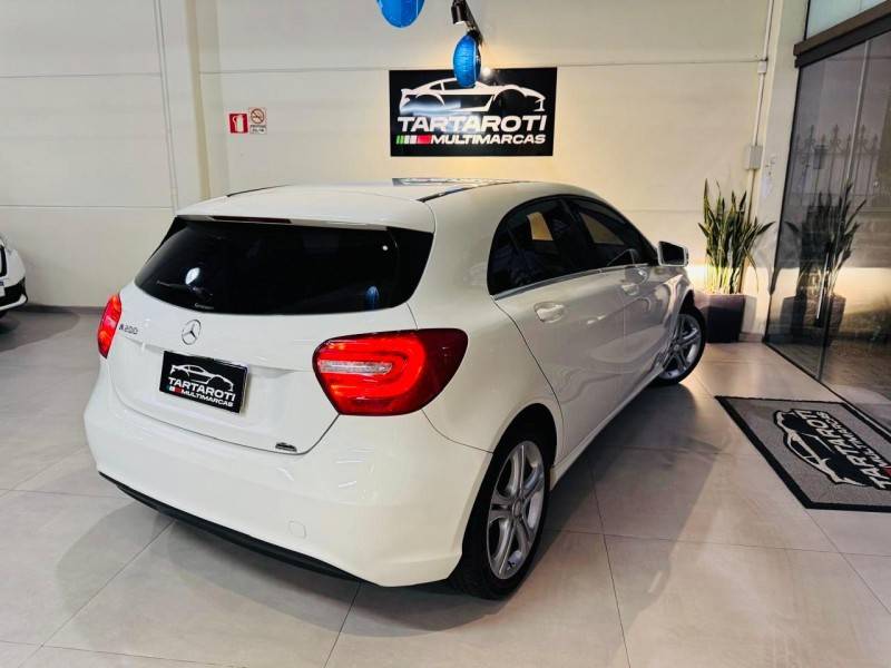 MERCEDES-BENZ - A 200 - 2015/2015 - Branca - R$ 93.990,00