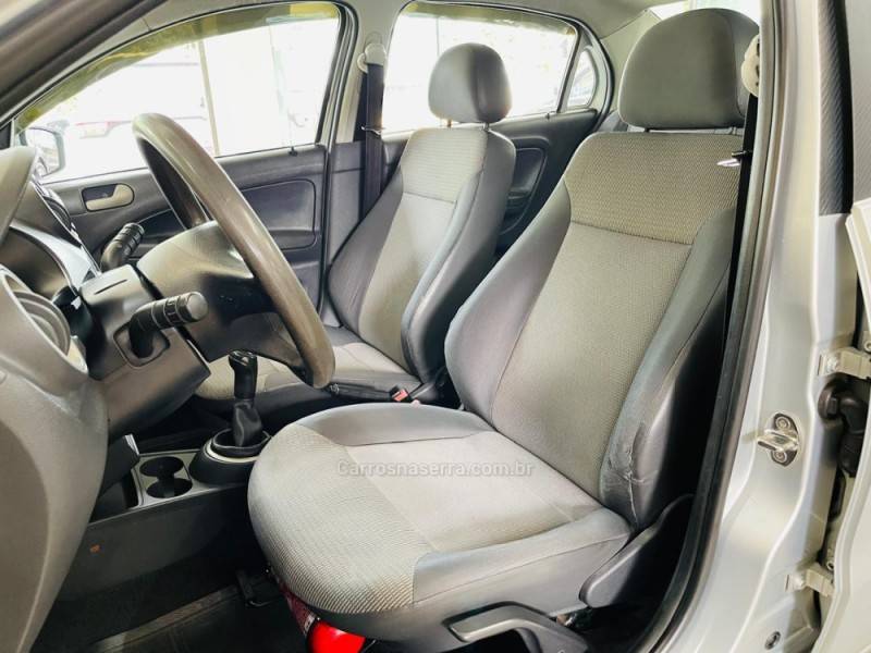 VOLKSWAGEN - VOYAGE - 2011/2012 - Prata - R$ 31.990,00