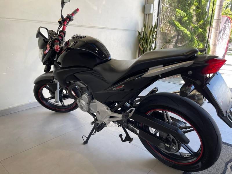 HONDA - CB 300R - 2010/2010 - Preta - R$ 13.990,00