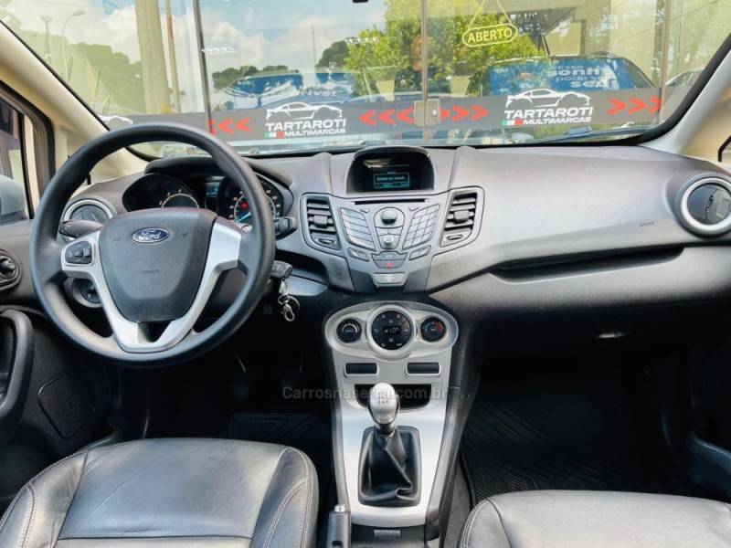 FORD - FIESTA - 2015/2015 - Prata - R$ 47.990,00