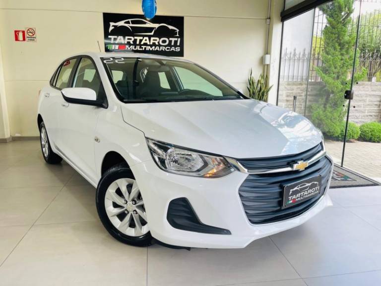CHEVROLET - ONIX - 2021/2022 - Branca - R$ 78.990,00